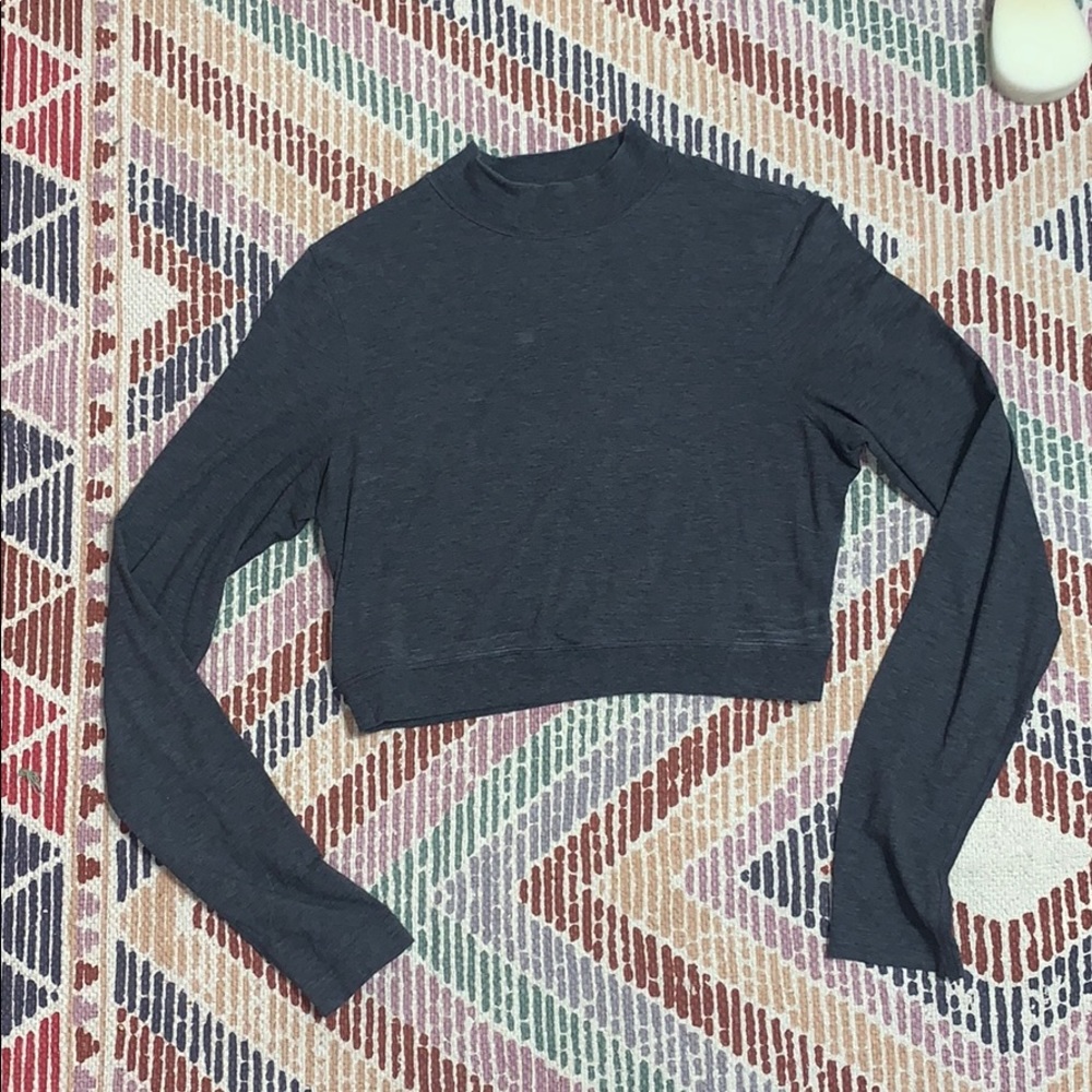 MOCK LULULEMON TOP